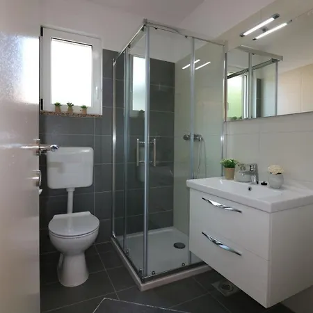 Ferienhaus Lorena Mit Pool In *