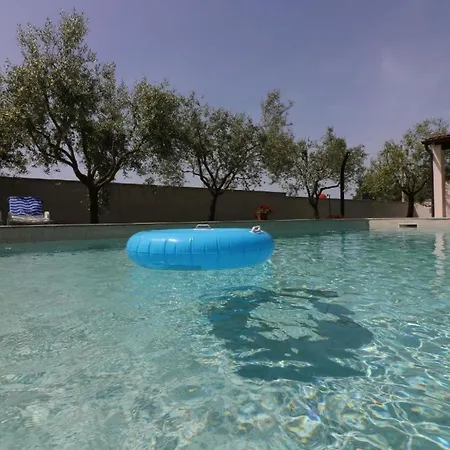 Lorena Mit Pool In Ferienhaus