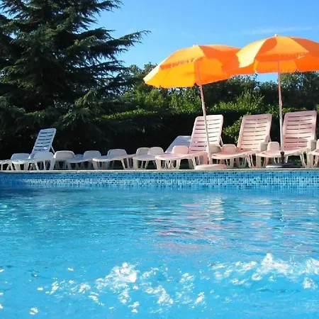 Lorena Mit Pool In Ferienhaus Poreč