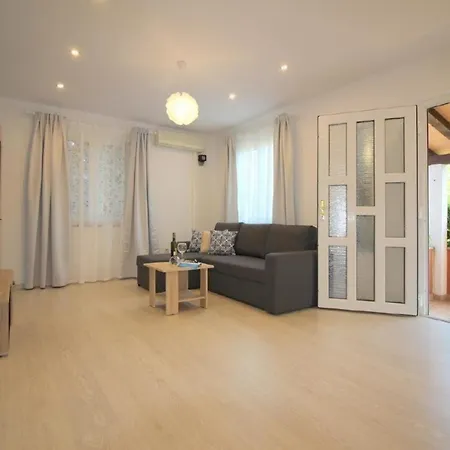 Holiday home Lorena Mit Pool In